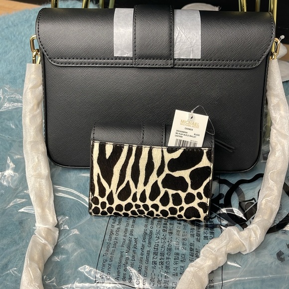 🤩🛍️Michael Michale Kors Carmen Shoulder Bag/Wallet Set🤩🛍️ - Picture 4 of 15